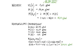 Berechnung der molaren Masse von Wasser und Kupfersulfat-Pentahydrat. Die molare Masse von H₂O beträgt 18,04 g/mol.