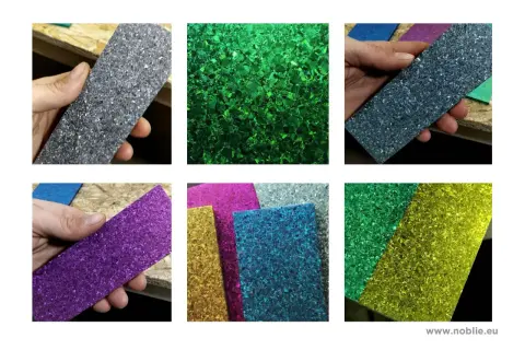 Glitzernde Oberflächen in verschiedenen Farben, die an die schillernde Oberfläche von Titan erinnern.