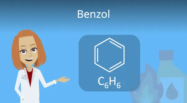 Eine Wissenschaftlerin erklärt die chemische Struktur von Benzol, einem Sechseck mit alternierenden Doppelbindungen, symbolisiert durch den Benzolring.