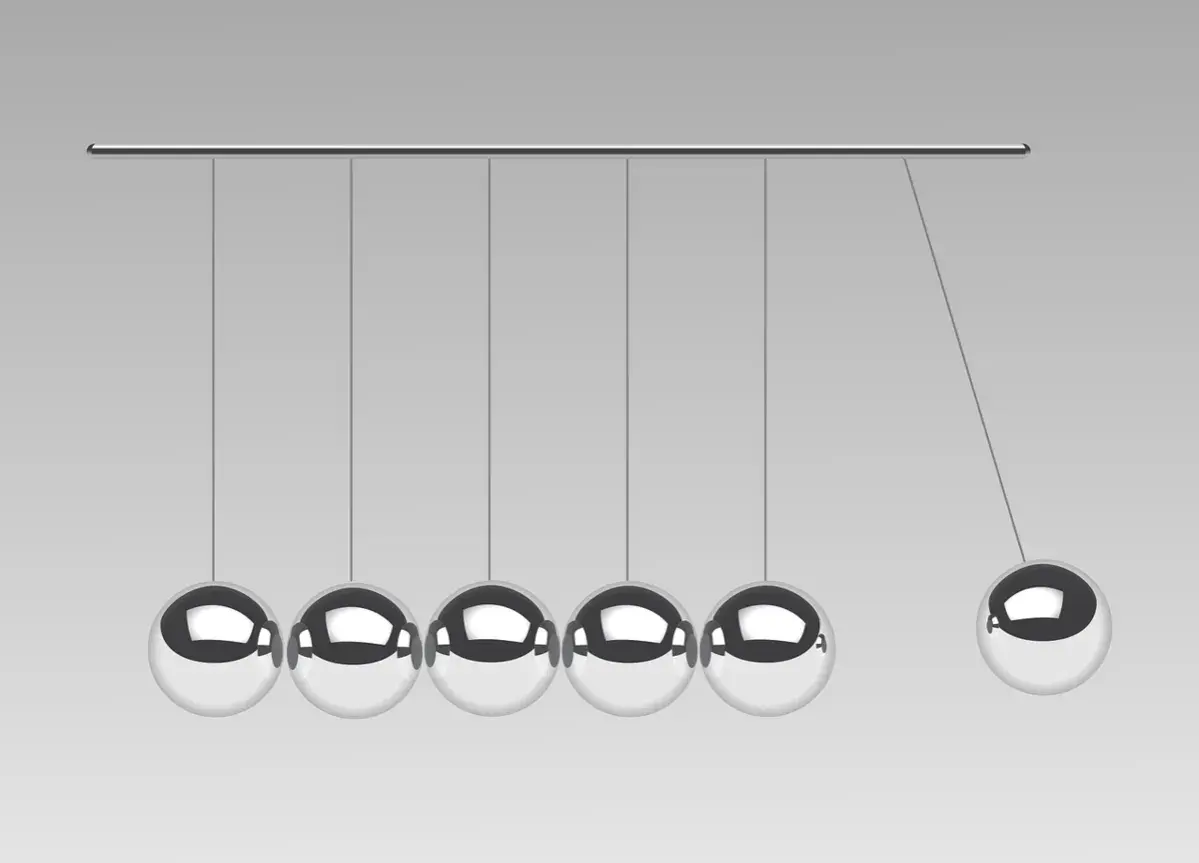 Newtonsche Gesetz: Pendel mit fünf Kugeln, die eine Kugel in Bewegung setzen.