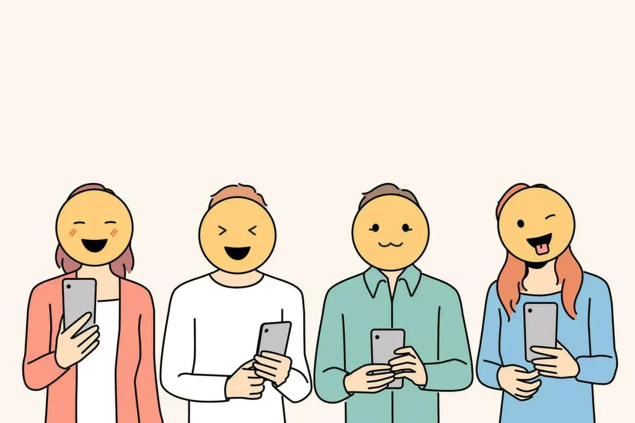 Vier Personen mit Emoji-Gesichtern halten Smartphones. Sie zeigen, was sind Emojis: bunte Symbole für Gefühle in der digitalen Kommunikation.